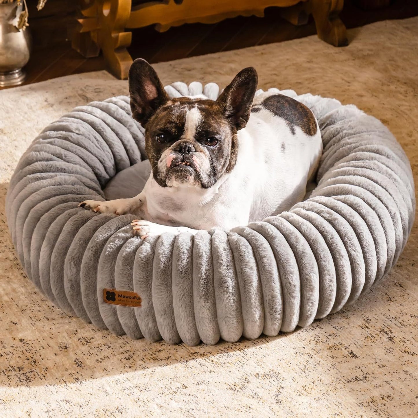 Calming Donut Bed for Cats & Dogs – Fluffy Plush Anti-Anxiety Pet Bed (Washable, Non-Slip)