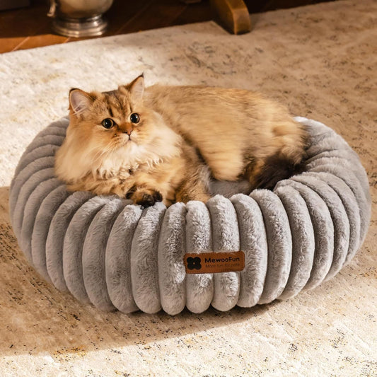 Calming Donut Bed for Cats & Dogs – Fluffy Plush Anti-Anxiety Pet Bed (Washable, Non-Slip)